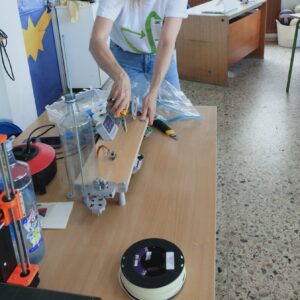 DEMOSTRACIÓN RECICLAJE PLÁSTICO DE BOTELLAS EN CENTROS EDUCATIVOS